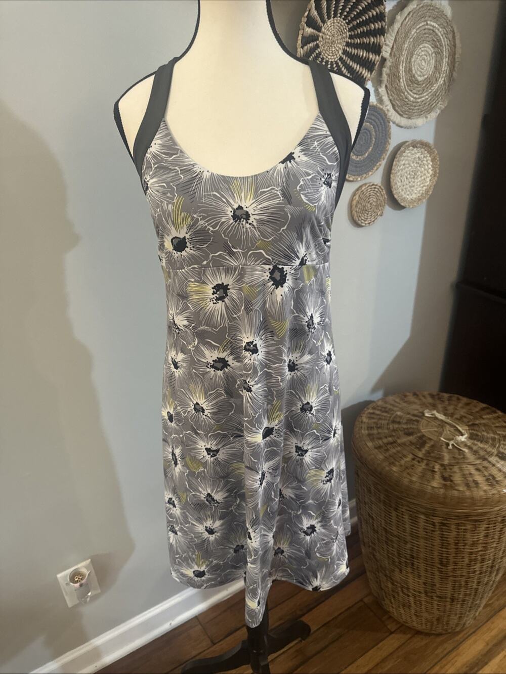 Patagonia Women's Tank Dress Medium Racerback Gray/Blk/Wh Floral Pattern